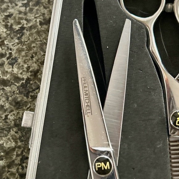 Paul Mitchell Shears Set, includes thinning shears and case - Picture 9 of 14